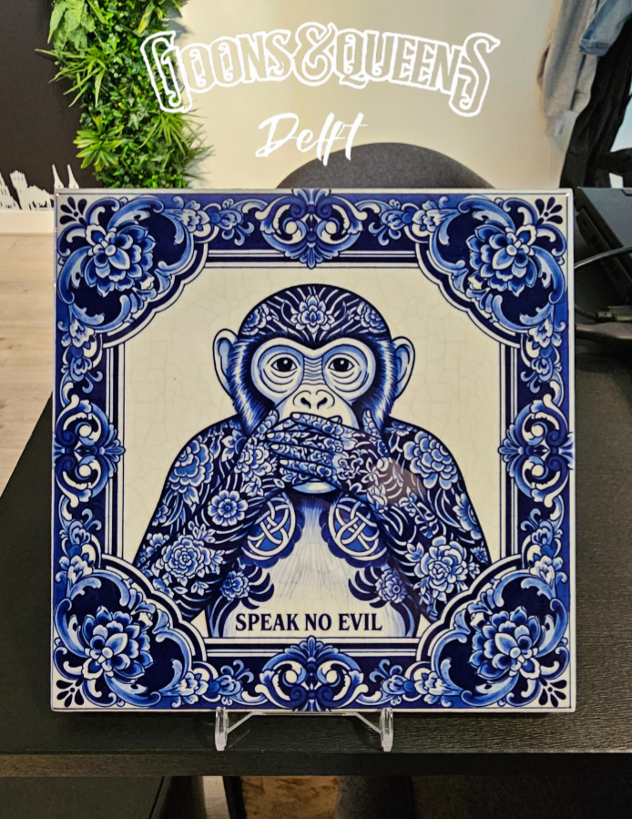 Horen, zien, zwijgen tiles